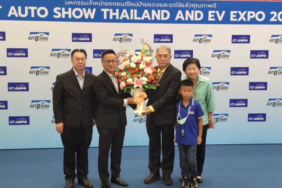 ผู้บริหาร SCB ร่วมแสดงความยินดีในงาน FAST AUTO SHOW THAILAND AND EV EXPO 2023